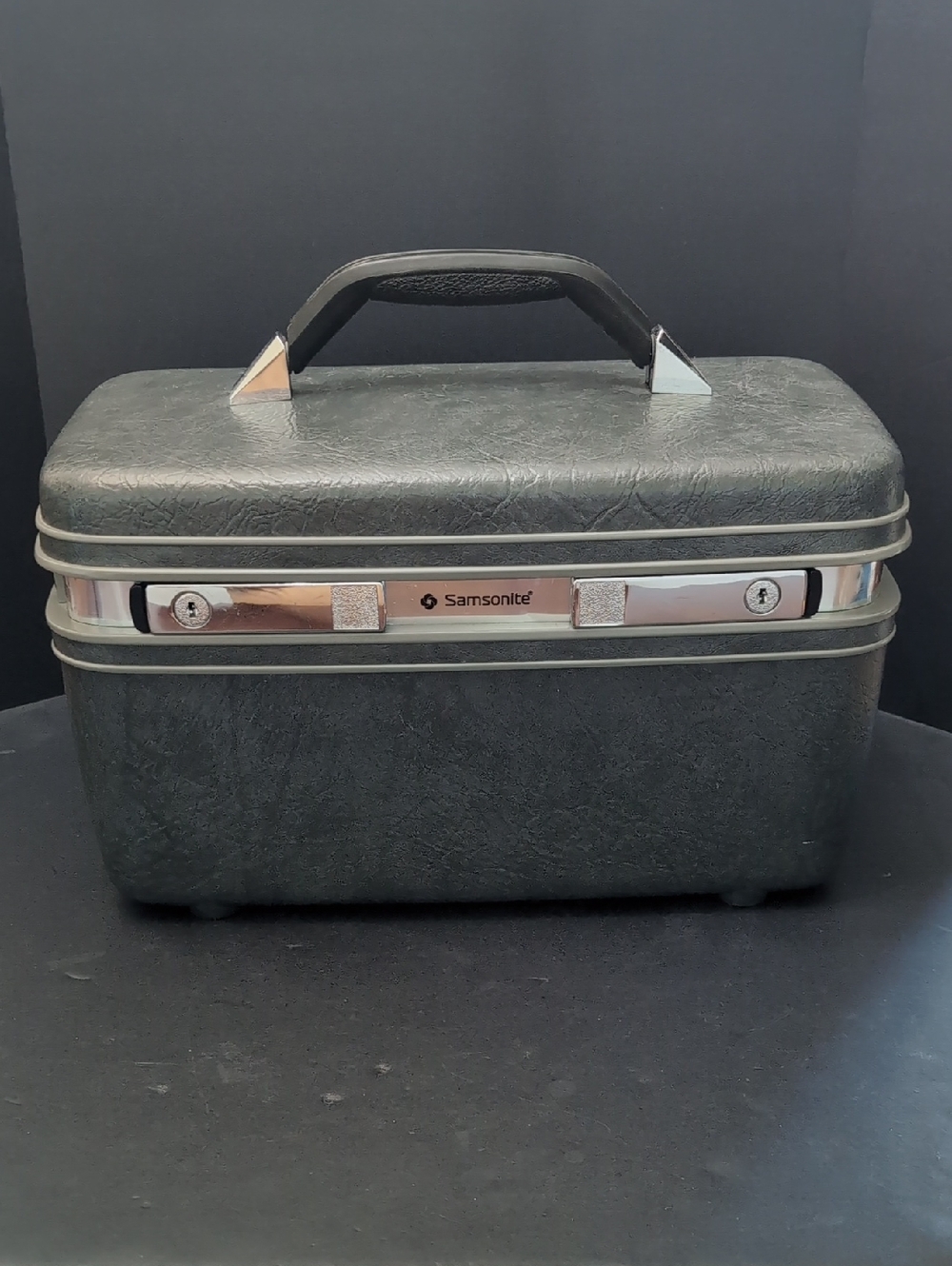 VGT, Samsonite Profile ll Gray Travel Vanity Make-up Case.
